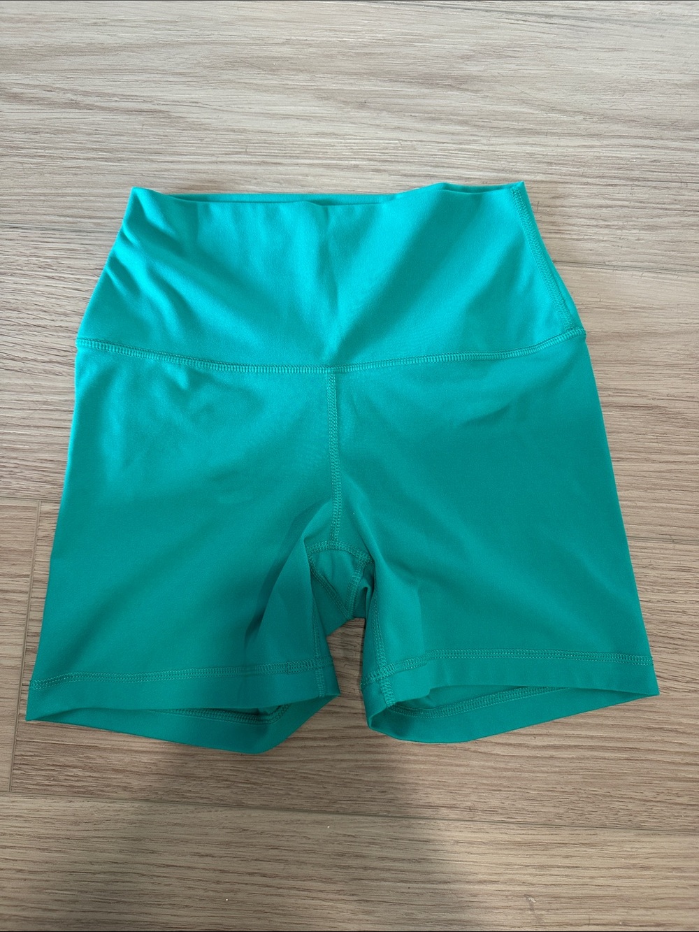 Yogalicious High-Waist Bike Shorts in green
